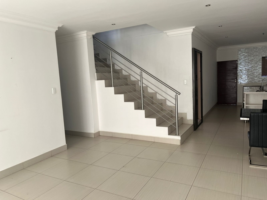 To Let 4 Bedroom Property for Rent in Heuwelsig Free State